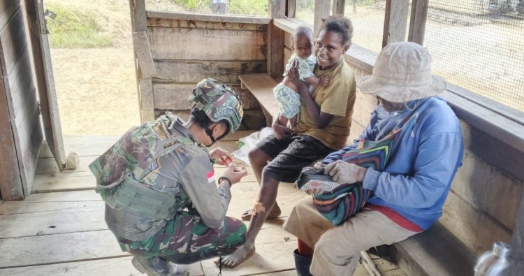Satgas Yonif 113/JS TK Zanepa Berikan Pelayanan Kesehatan Gratis untuk Warga Zanepa